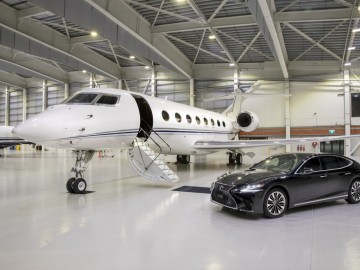 Lexusy na lotnisku